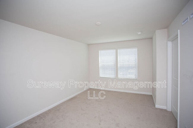 Building Photo - 55 Elliot Ln