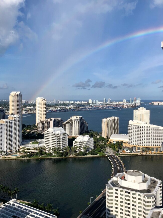 Building Photo - 950 Brickell Bay Dr