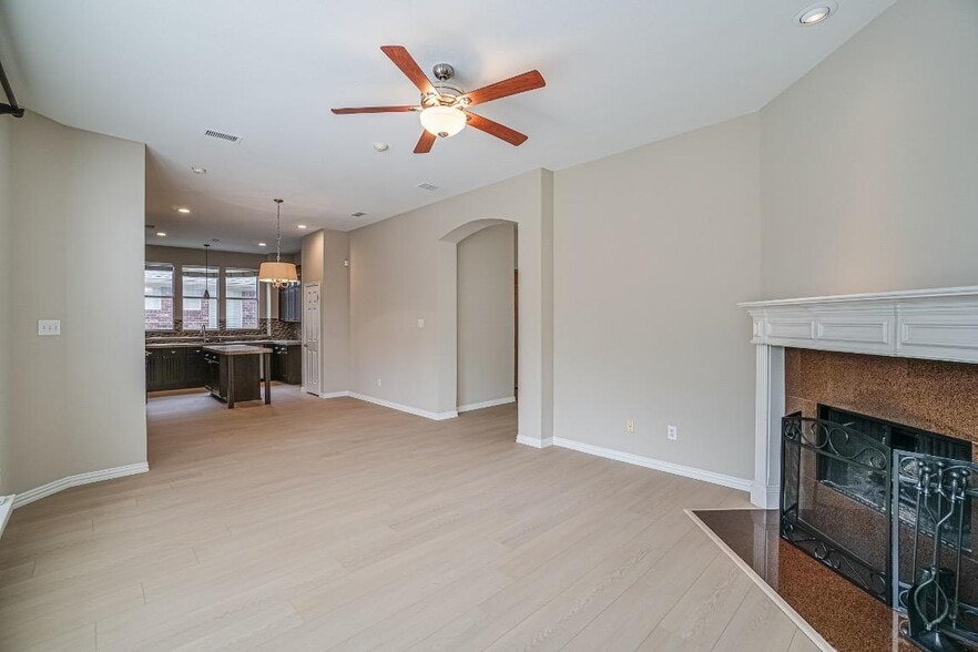 Building Photo - 9142 Crenshaw Ln