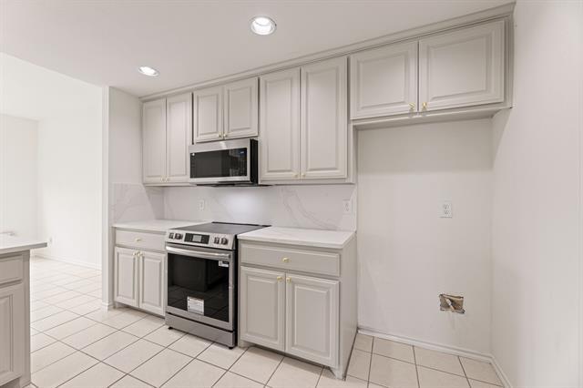 Building Photo - 3345 Devonshire Dr