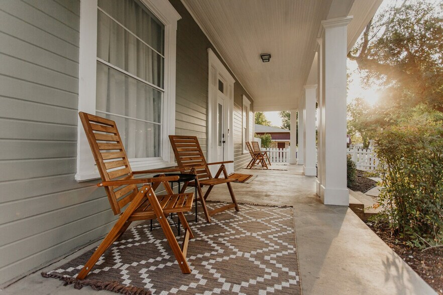 Building Photo - 3728 Homan Ave