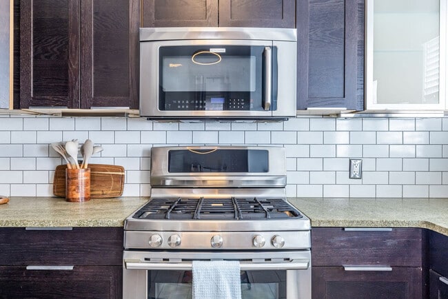 Building Photo - 71 Randolph St NE