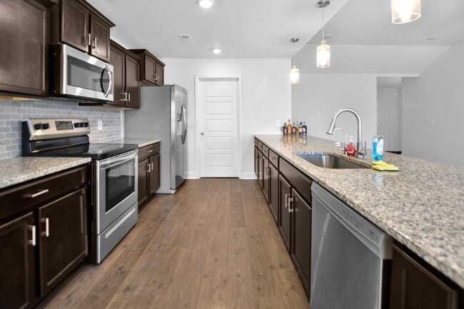 Building Photo - Pet Friendly Three Bedroom!