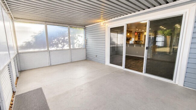 Building Photo - 2132 Forbes Ave