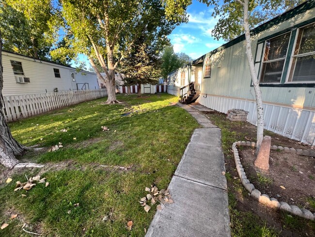 Building Photo - 3 Bed 2 Bath Mobile Home with Fenced Yard ...