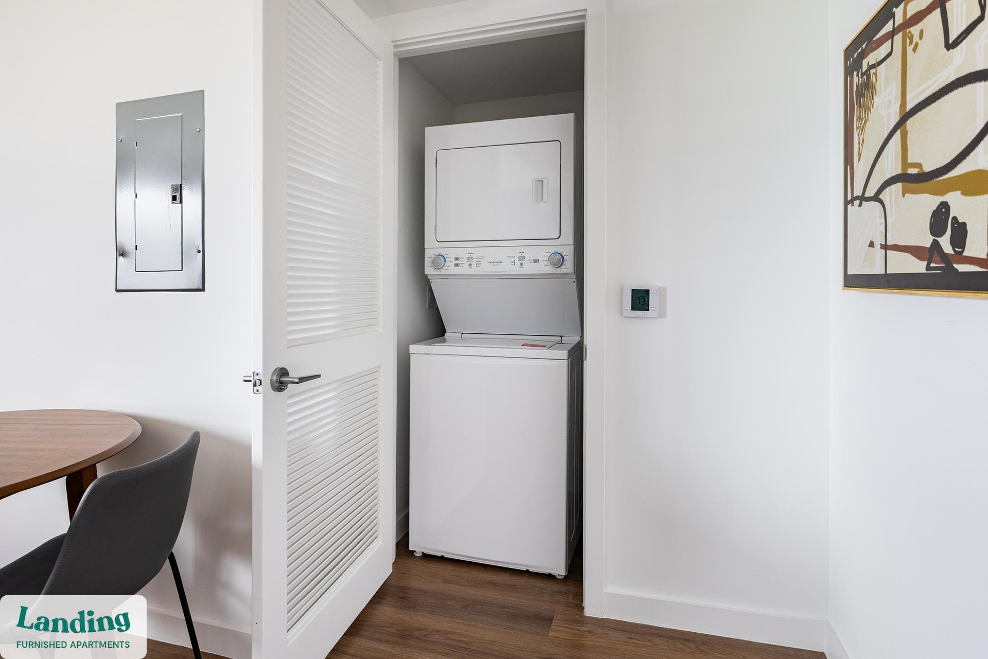 Building Photo - 200 NE 1st Ave