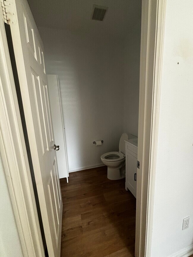 Building Photo - 2727 Bellezza Dr