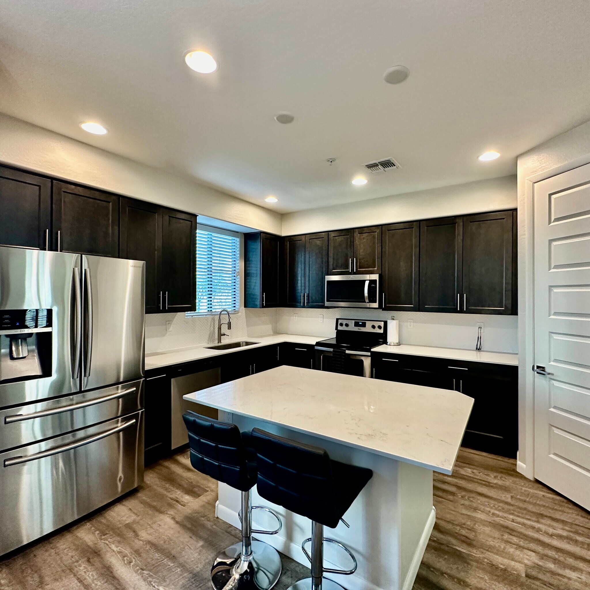 Building Photo - 2090 S Dorsey Ln