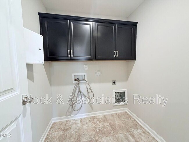 Building Photo - 504 Eno Dr