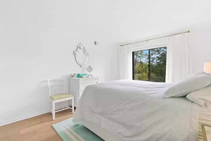 Building Photo - 2111 Wisconsin Ave NW