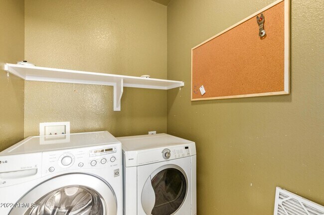 Building Photo - 1345 W Musket Way