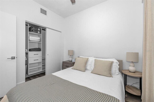 Building Photo - 415 Island Way