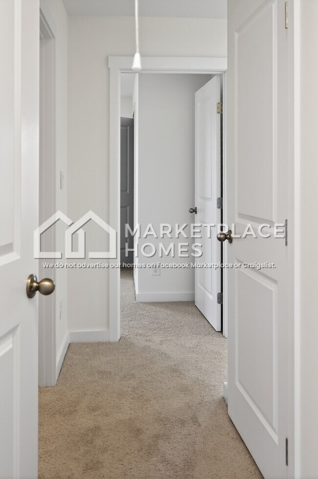 Building Photo - 3220 Highline Dr
