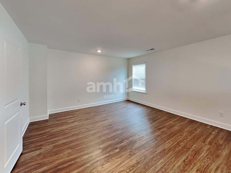 Building Photo - 5085 Hudson Vly Dr