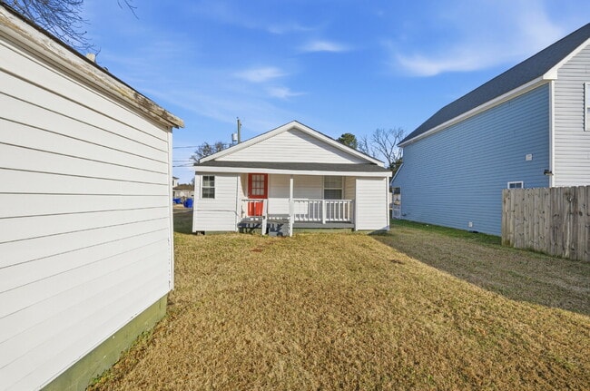 Building Photo - FULLY REMODELED 3 BED, 1.5 BATH HOME FOR RENT IN SUFFOLK!