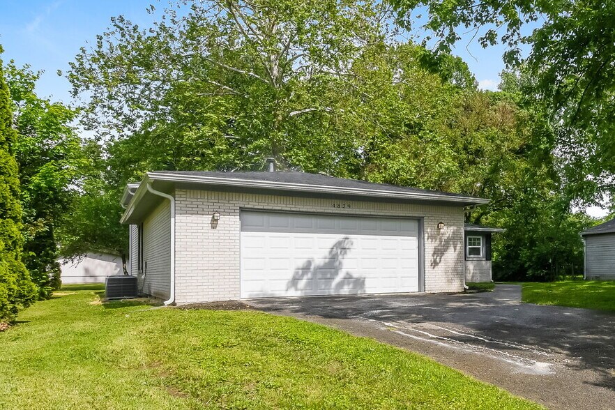 Building Photo - 4829 Lincoln Rd