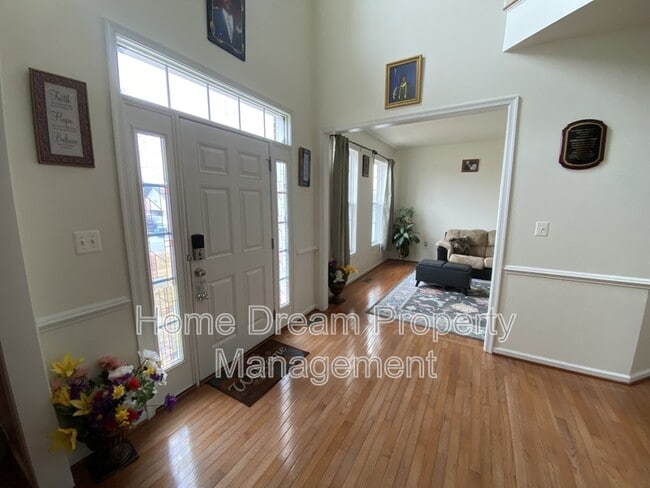 Building Photo - 11212 Katerina Dr S