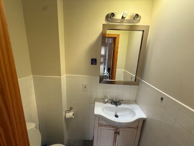 Building Photo - 10 Moreland St