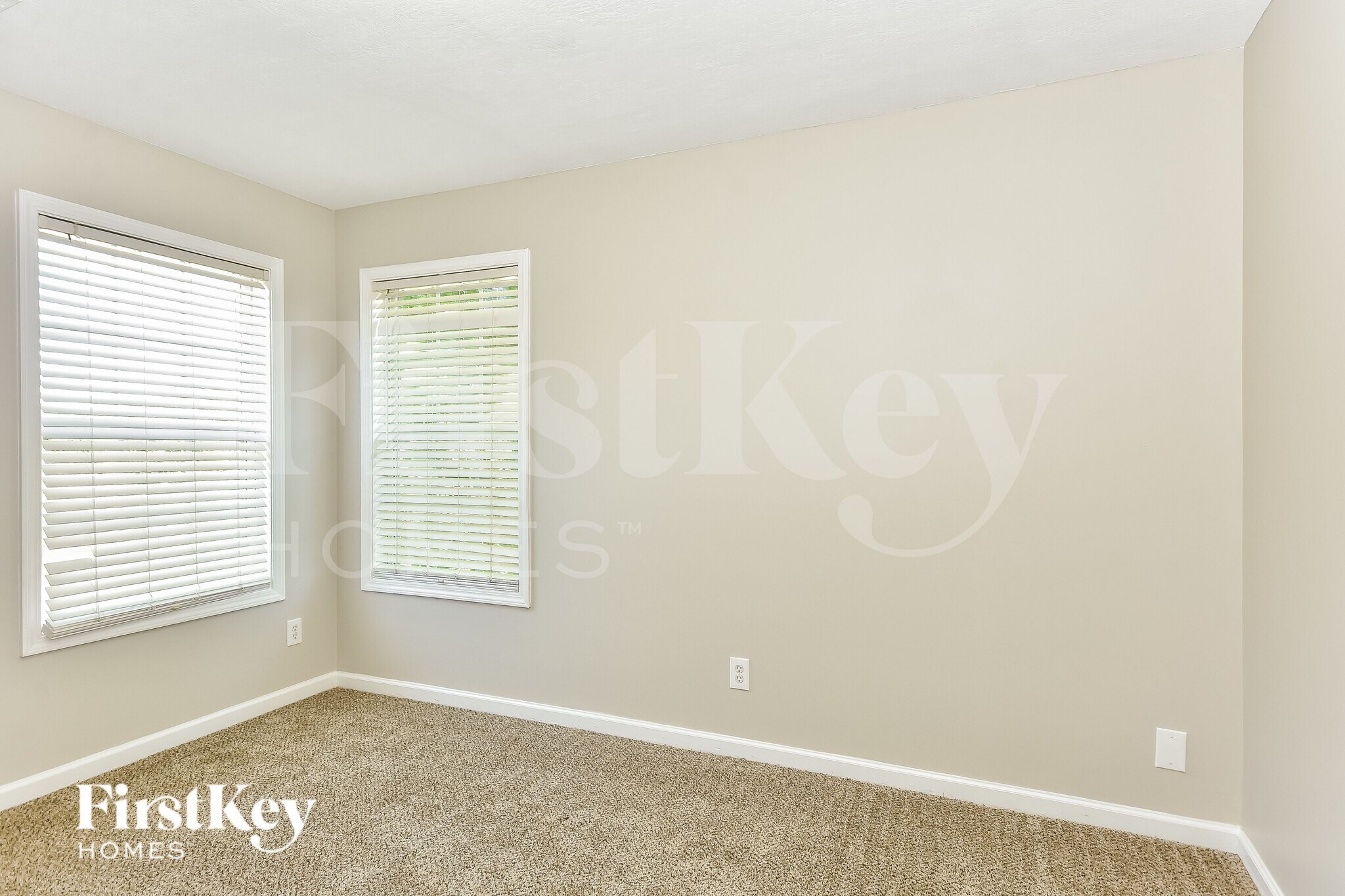 Building Photo - 1161 Castlewood Dr