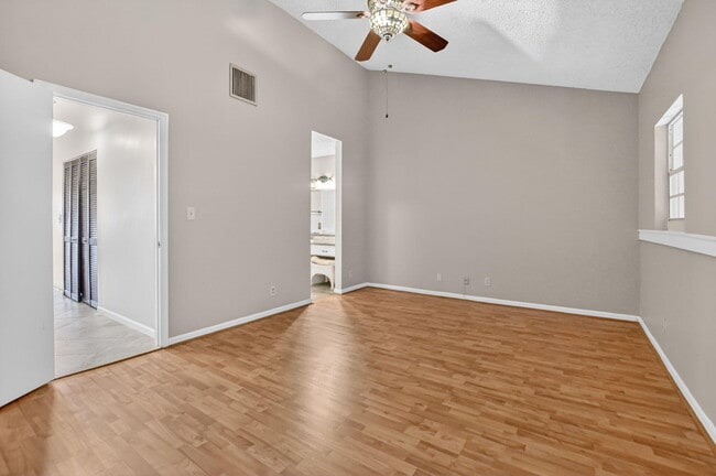 Building Photo - 243 NW 45th Ave