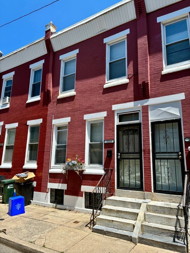 Building Photo - Spacious 3-Bedroom Home in North Philadelphia