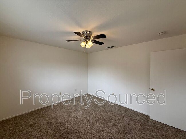 Building Photo - 2717 Janna Ave