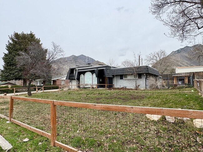 Building Photo - Charming 3-Bedroom Millcreek Home!