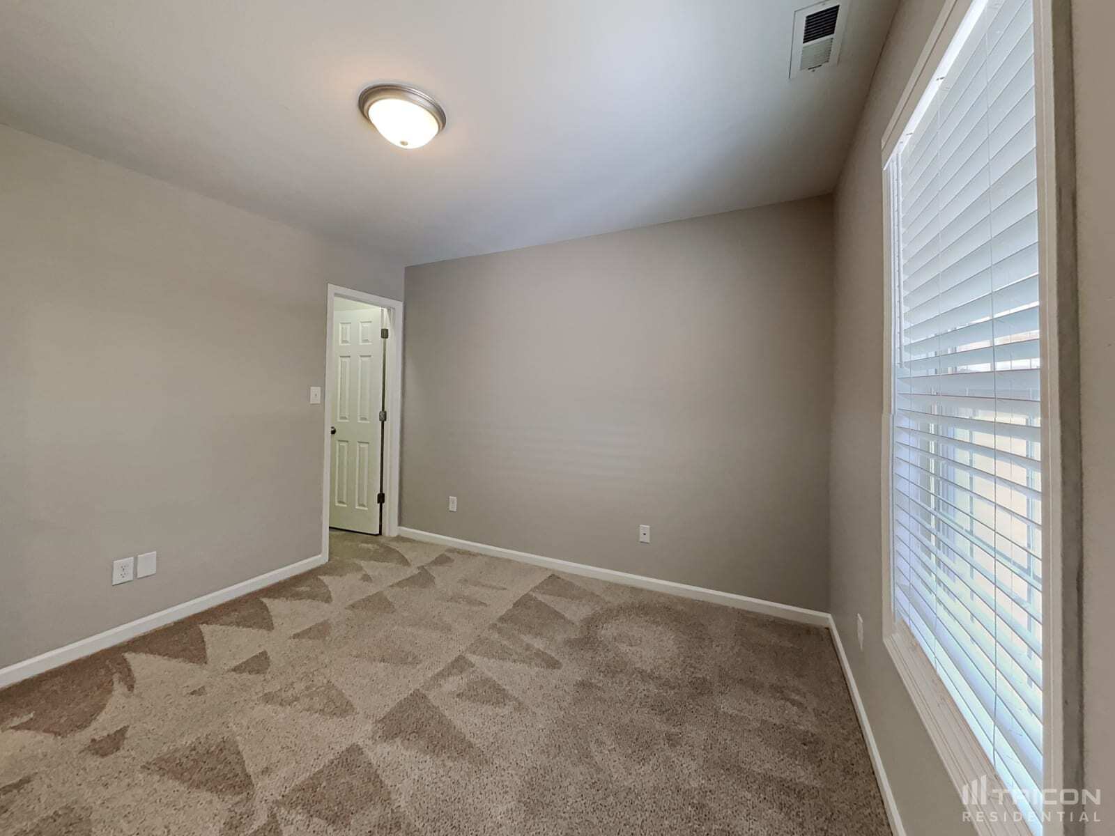 Building Photo - 2820 Oasis Ln