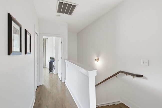 Building Photo - $500 RENT CREDIT if Leased by SEPT 1ST. Location, location, location! Modern Turnkey Townhome Ste...