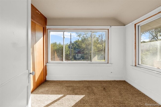Building Photo - 15404 Normandy St