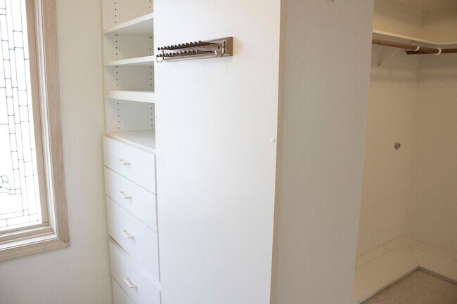 Building Photo - Custom home in Southwest Reno, 3 Bedrooms, 2 Bathrooms, Large Garage