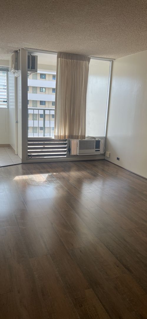 Building Photo - Renovated studio @ Pacific Grand $1400.00