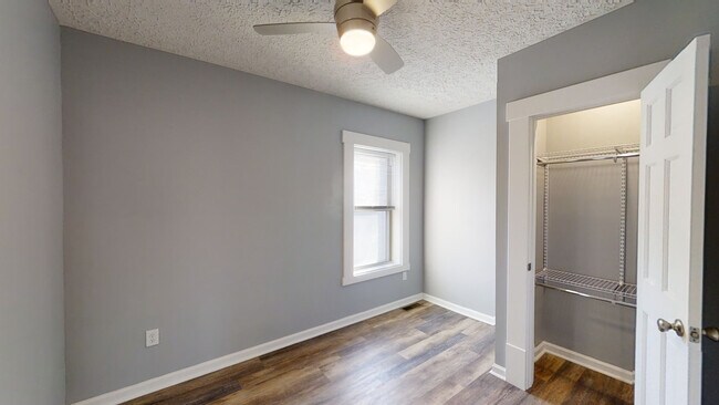 Building Photo - 127-141 E 11th Ave-141