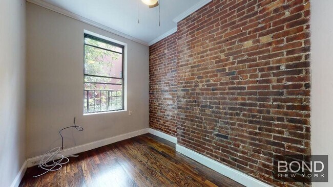 Building Photo - 724 Tenth Avenue
