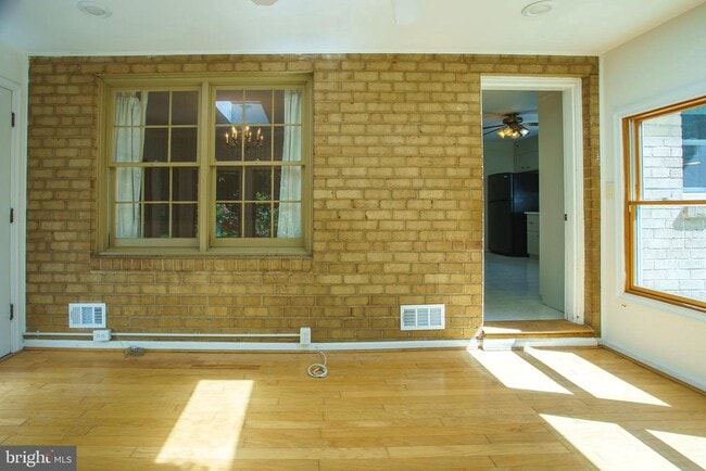 Building Photo - 5908 Walhonding Rd
