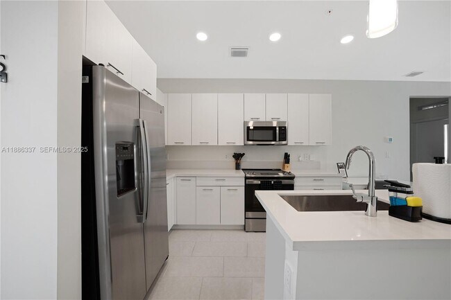 Building Photo - 8167 NW 41st St