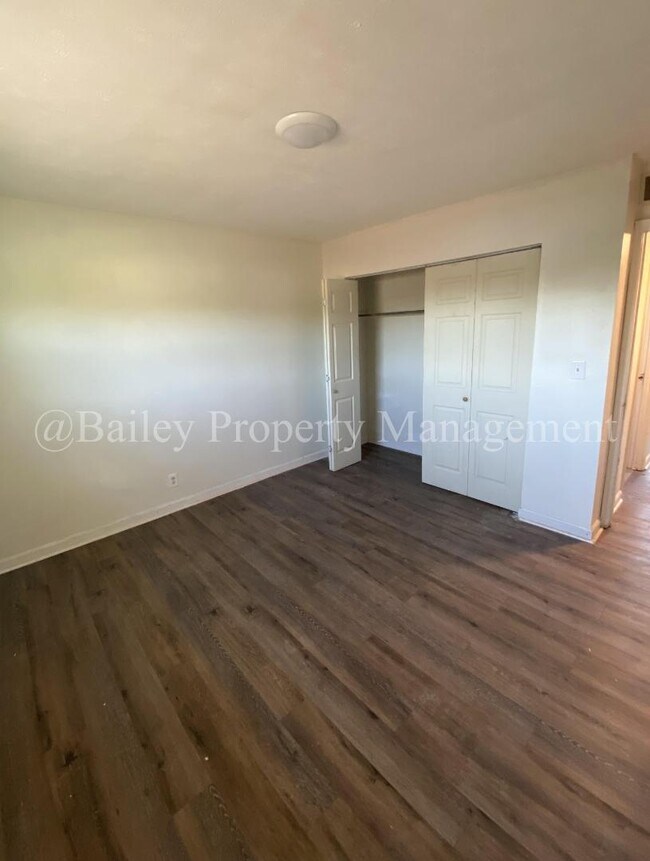 Building Photo - 6213 Jeffrey Dr