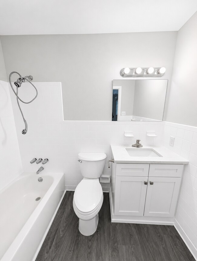Building Photo - Renovated Candler Rental!