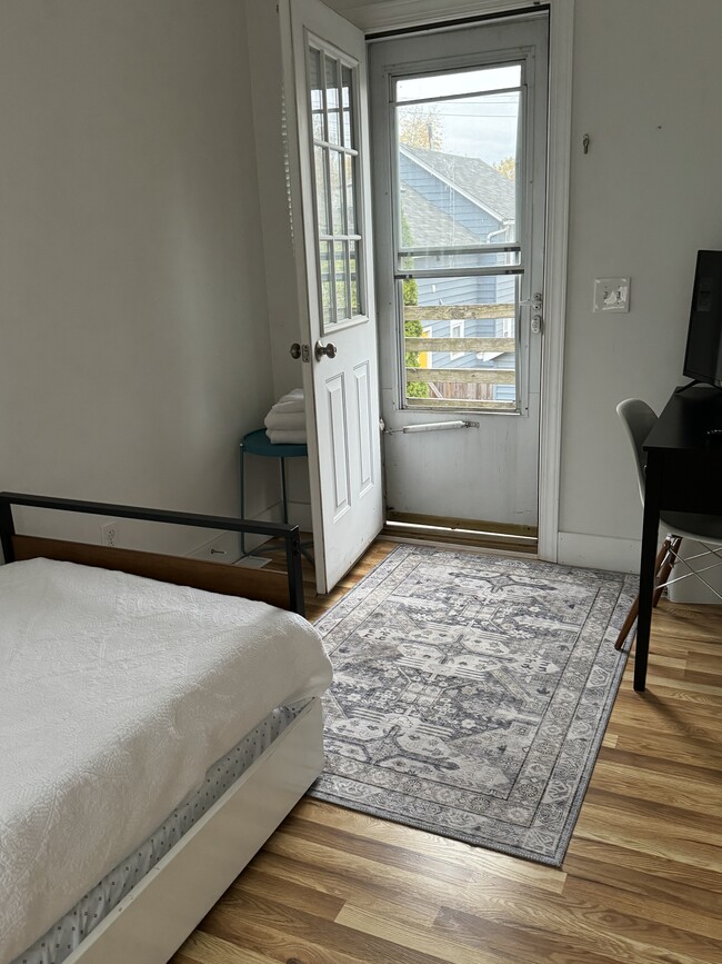 guest bedroom, trundle bed and tv, closet - 748 Brayton Ave