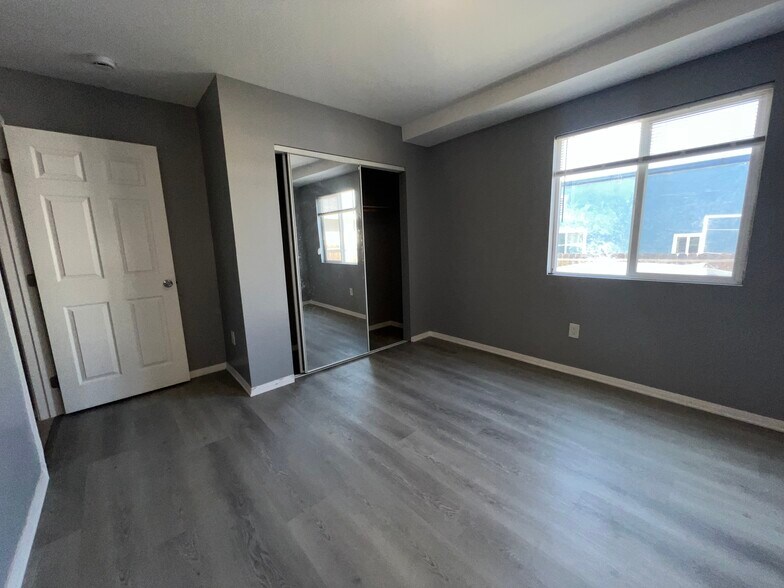 Building Photo - 253 E 69th St