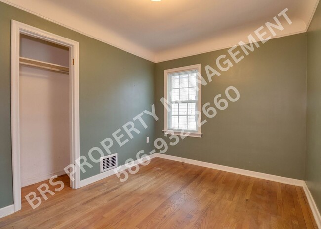 Building Photo - Cozy 3bd, 1ba in Mt. Clemens