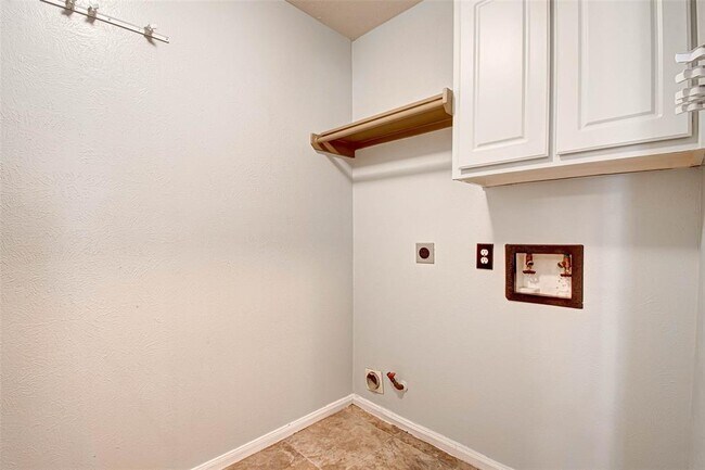 Building Photo - 18 Bonnaire Dr
