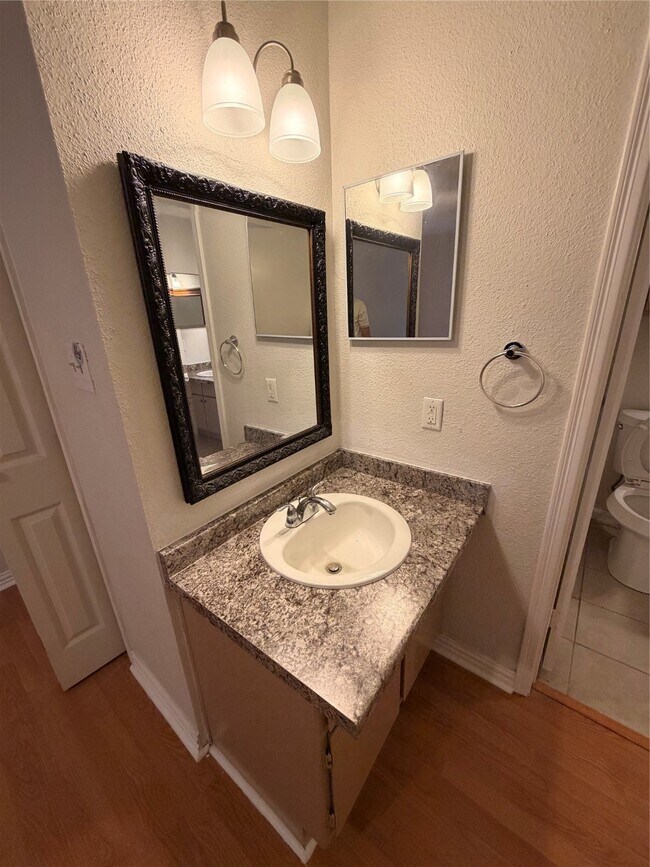 Building Photo - 12660 Ashford Point Dr
