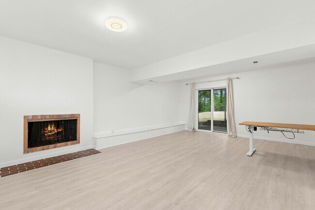 Building Photo - 4bd/2.5ba Bellevue Home