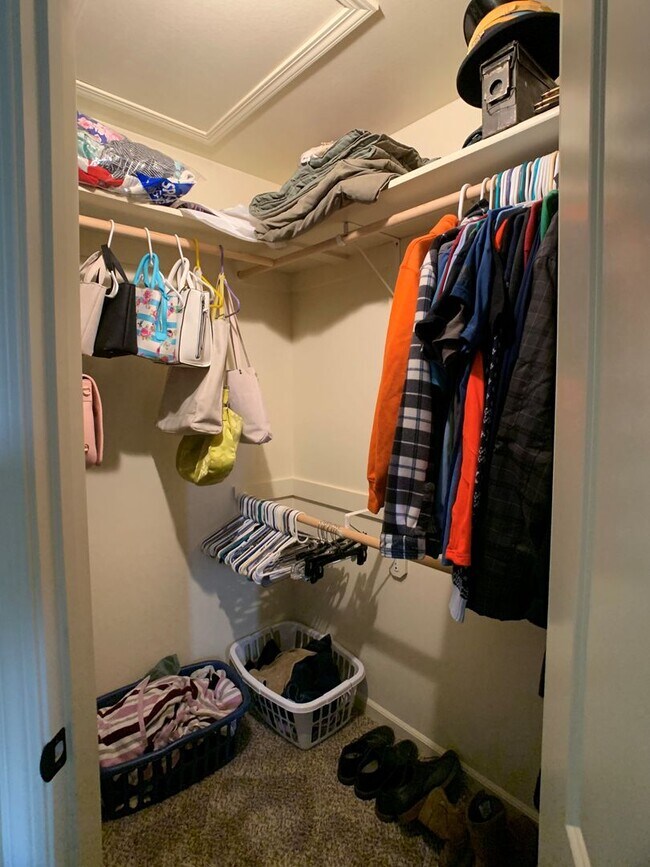 Building Photo - WOODED LOT! PRIVATE DRIVEWAY!