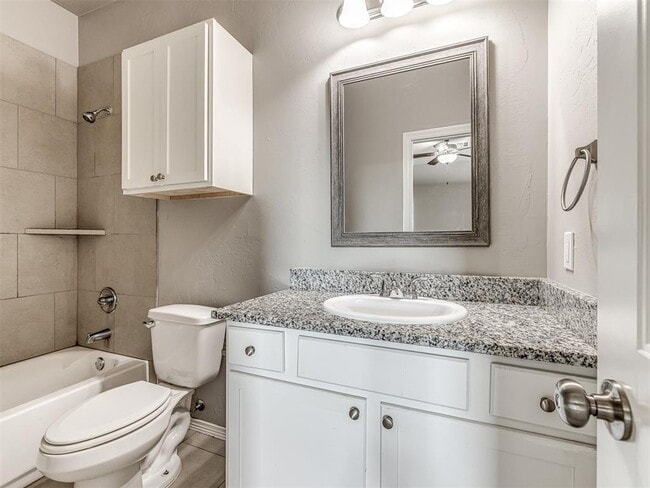 Building Photo - 609 N 5th St