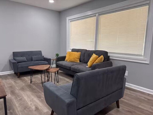 Building Photo - 500 Denham St