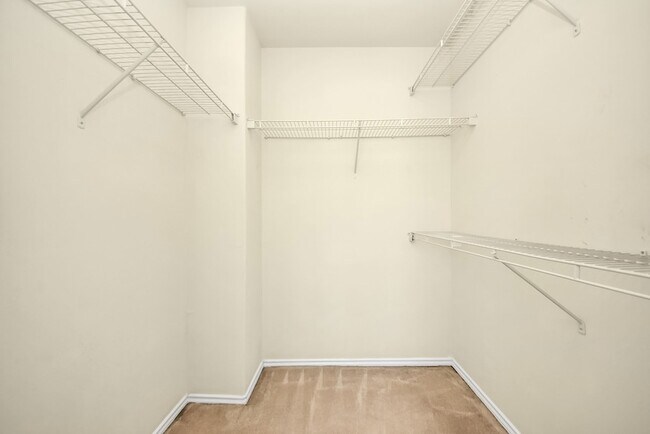 Building Photo - 14423 Hillard Green Ln