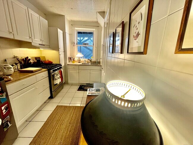 Building Photo - 604 Orange St