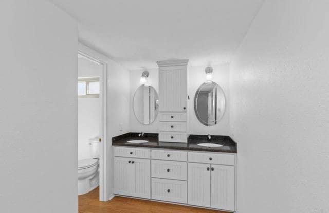 Building Photo - 6880 Hyde Park Dr